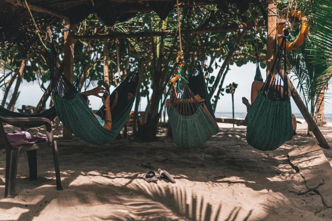 Los Hermanos Beach Hostal Guachaca Екстер'єр фото