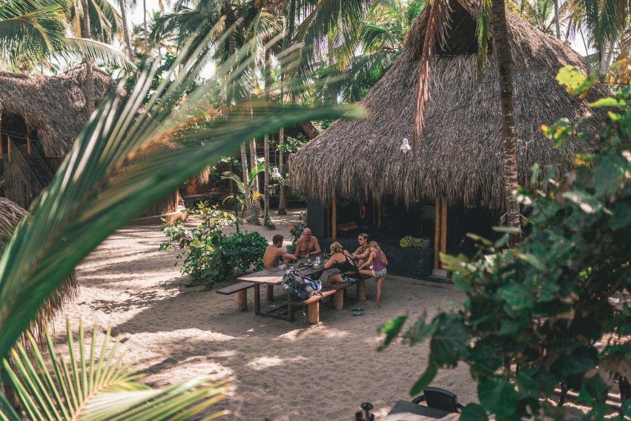 Los Hermanos Beach Hostal Guachaca Екстер'єр фото