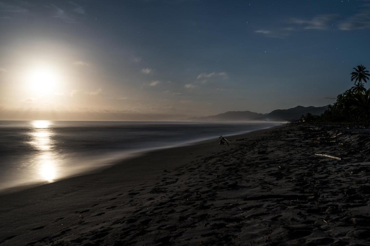 Los Hermanos Beach Hostal Guachaca Екстер'єр фото